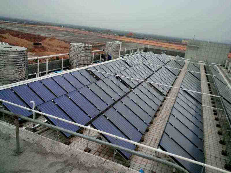 節能先鋒--空氣能熱泵配太陽能集熱板安裝